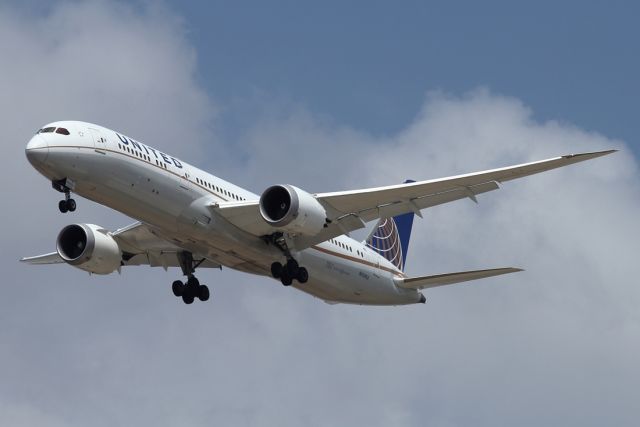 Boeing 787-9 Dreamliner (N35953) - 24/07/2021:   Flight from Chicago (ORD) upon landing to runway 30.br /A 10h42m flight duration.