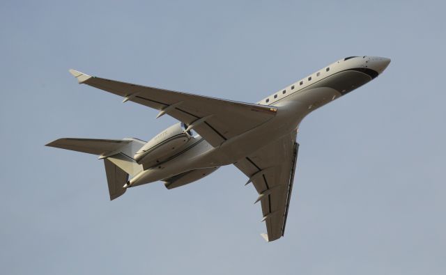 Bombardier Global 5000 (N40TE)