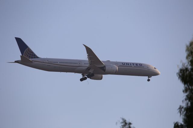 BOEING 787-10 Dreamliner (N12004)