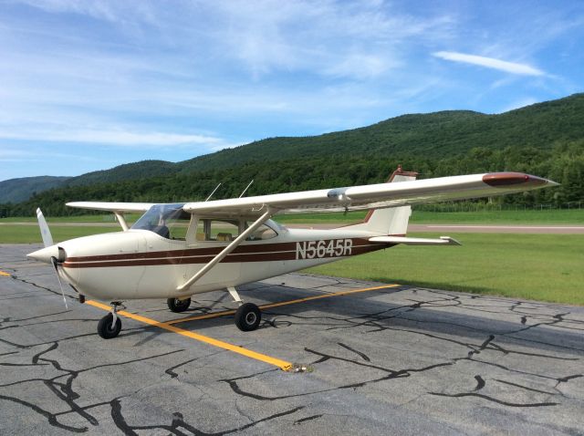 Cessna Skyhawk (N5645R) - Middlebury Vermont June 2015