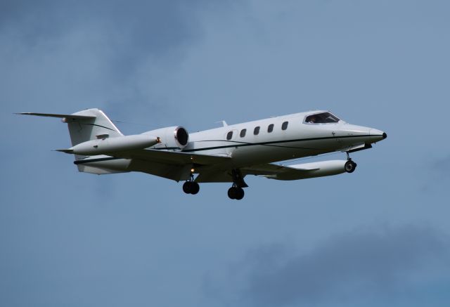 Learjet 35 (N444WB)