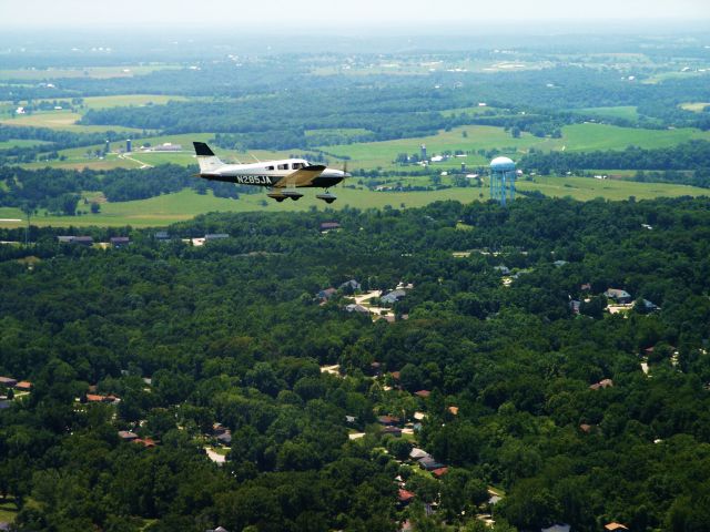 Piper Cherokee (N285JA)