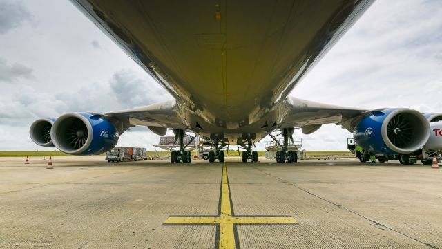 Boeing 747-200 (VQ-BFE)