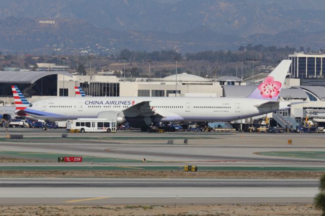 BOEING 777-300ER (B-18053)