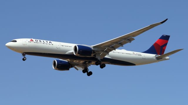 Airbus A330-900 (N432DX) - 31/05/2025:br /The daily flight JFK > TLV, final to runway 12.