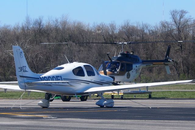 Cirrus SR-22 (N900FL)