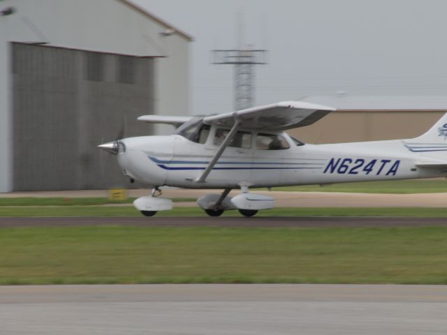 Cessna Skyhawk (N624TA)