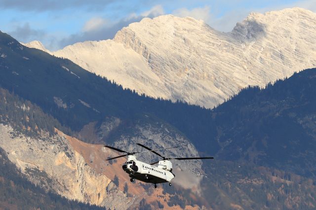Boeing CH-47 Chinook (N245CH)