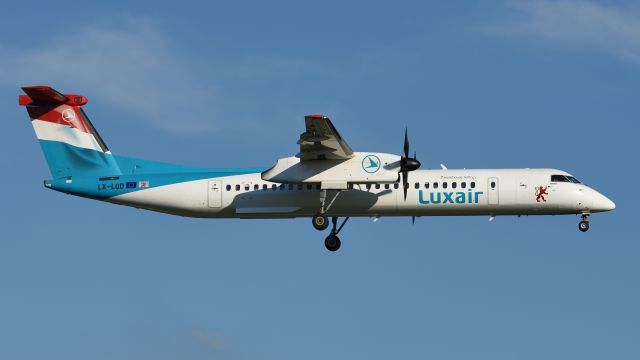 de Havilland Dash 8-400 (LX-LQD)