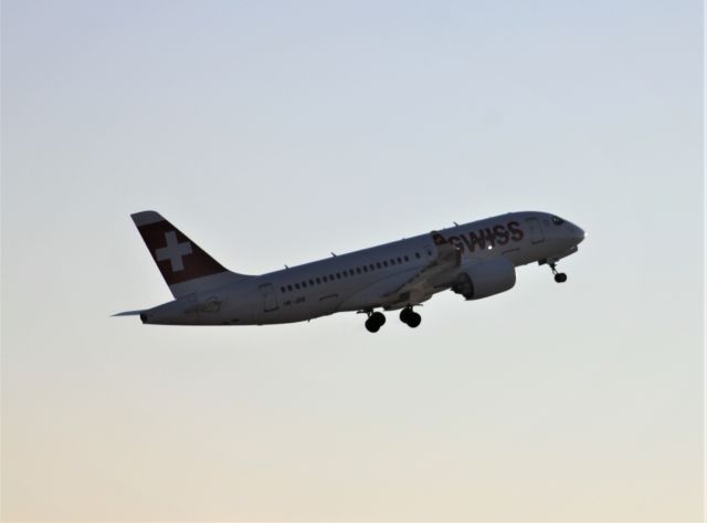 Airbus A220-100 (HB-JBB)