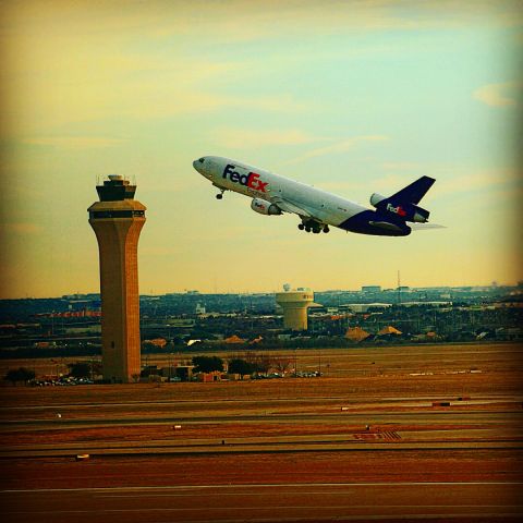 McDonnell Douglas DC-10 —