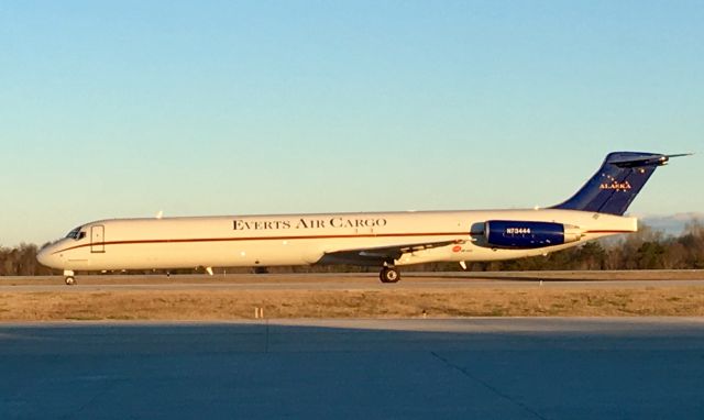 McDonnell Douglas MD-82 (N73444) - Early arrival.