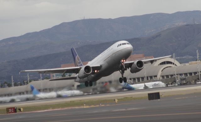 Airbus A320 (N410UA)