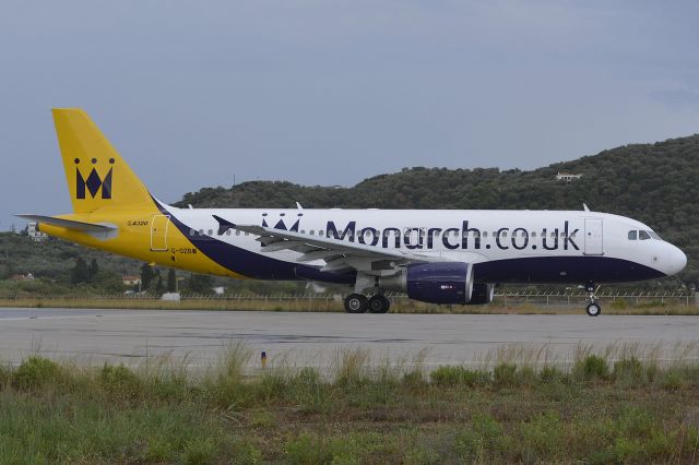 Airbus A320 (G-OZBW)