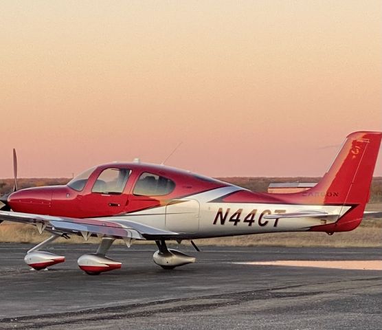 Cirrus SR-22 (N44CT)