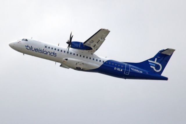 ATR ATR-72 (G-ISLM)