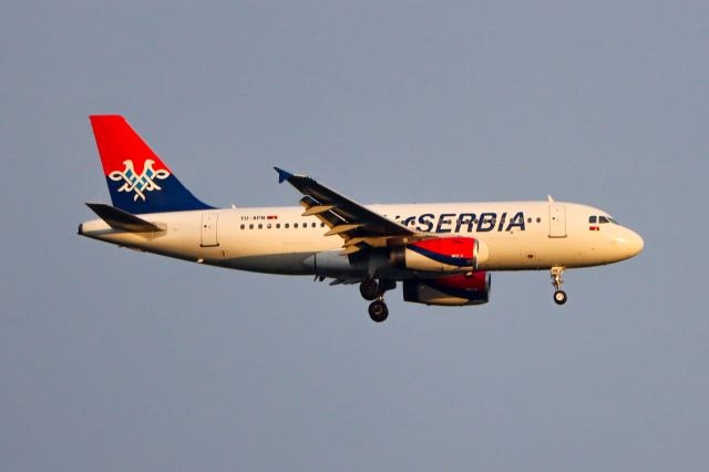 Airbus A319 (YU-APN)