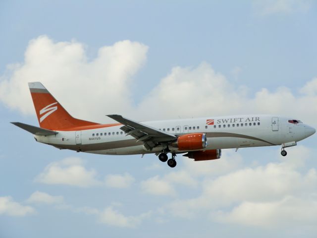 BOEING 737-400 (N441US)