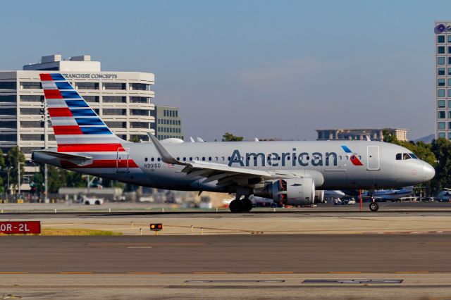 Airbus A319 (N9015D)