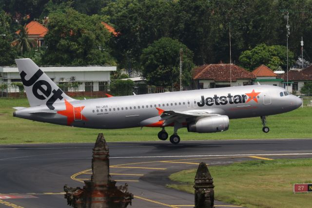 Airbus A320 (9V-JSX)