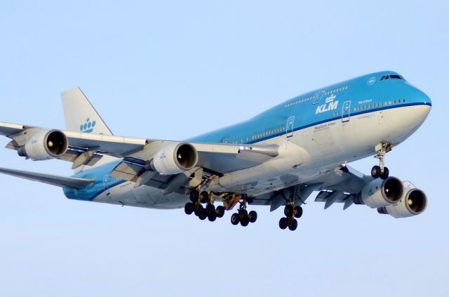 Boeing 747-200 (PH-BFS) - Runway 24R