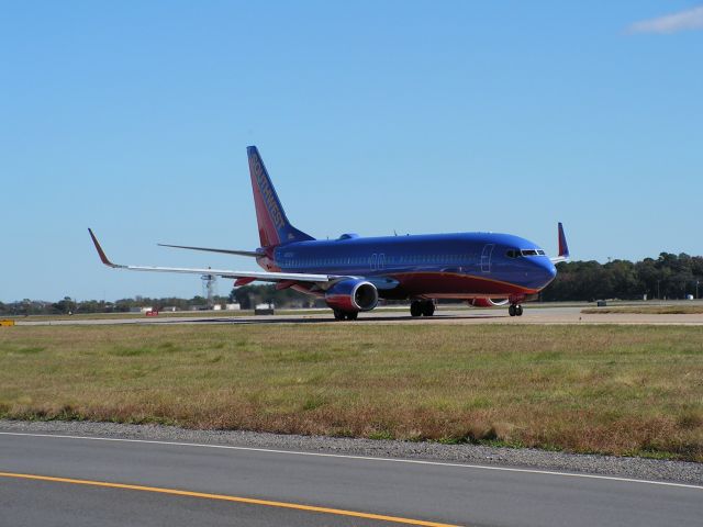 Boeing 737-800 (N8320J)