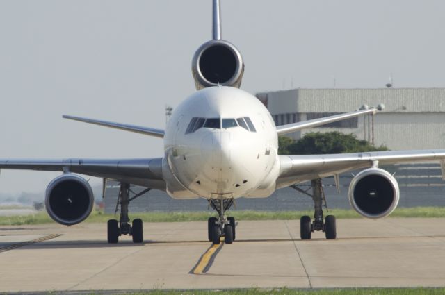 Boeing MD-11 (N273UP) - UPS MD-11 N273UP heading into the barn.