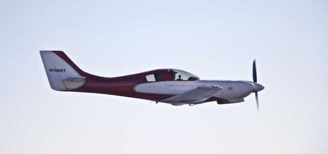 PAI Lancair 320 (N100XT)