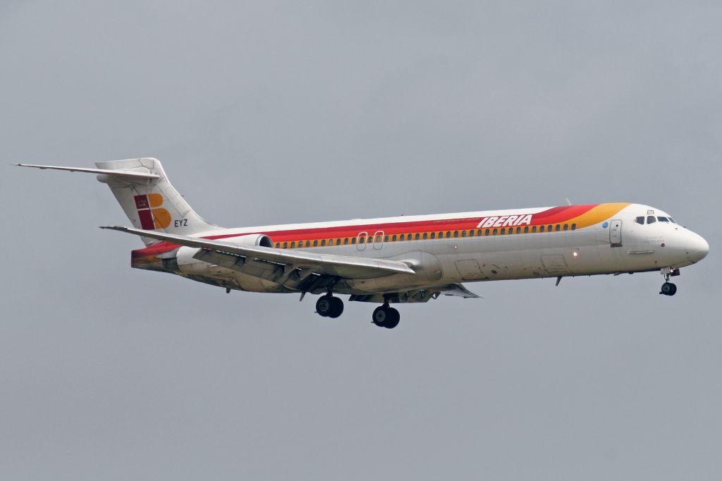 McDonnell Douglas MD-87 (EC-EYZ)