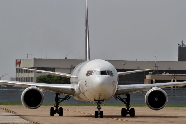 BOEING 767-300 —