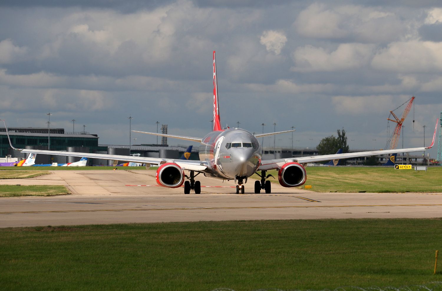 Boeing 737-800 (G-GDFY)