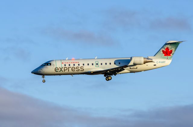 Canadair Regional Jet CRJ-100 (C-FWRT) - Air Canada CRJ-100ER C-FWRT beacon light on.