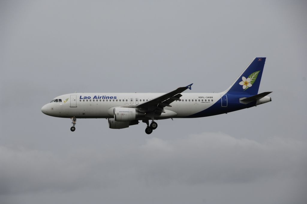 Airbus A320 (RDPL-34188) - Final Approach to NRT Airport R/W16L on 2012/04/30