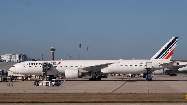 BOEING 777-300ER (F-GZNQ)