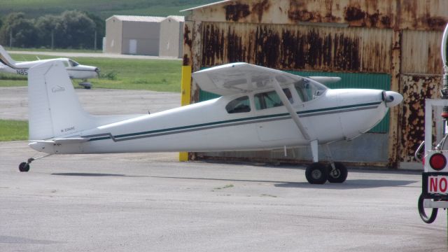 Cessna Skywagon 180 (N2369C)