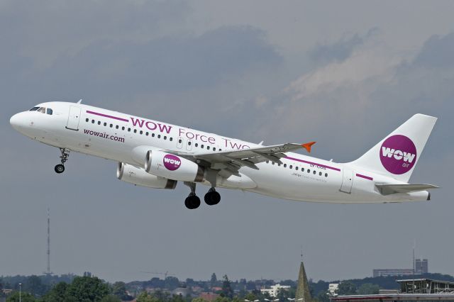 Airbus A320 (LY-COS)