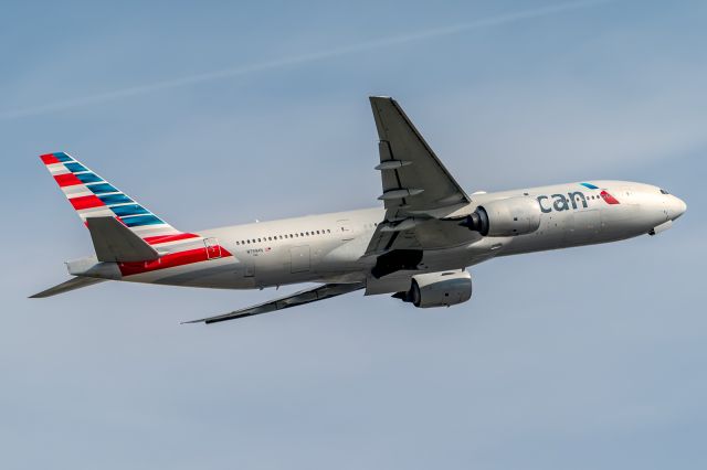 Boeing 777-200 (N799AN)