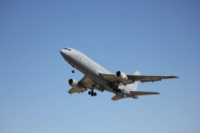 Lockheed L-1011 TriStar (ZD950) - RAF tanker departing 17L