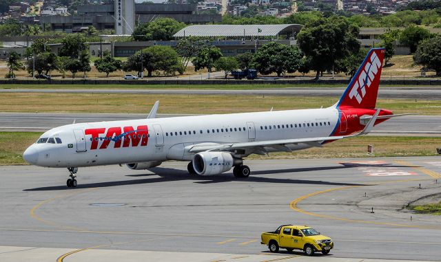 Airbus A321 (PT-XPH)