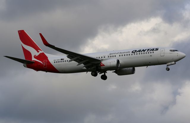 Boeing 737-800 (VH-VZS) - VZS On short final to 25 in terrible lighting. Taken from Ross Smith Ave with a 70-200m