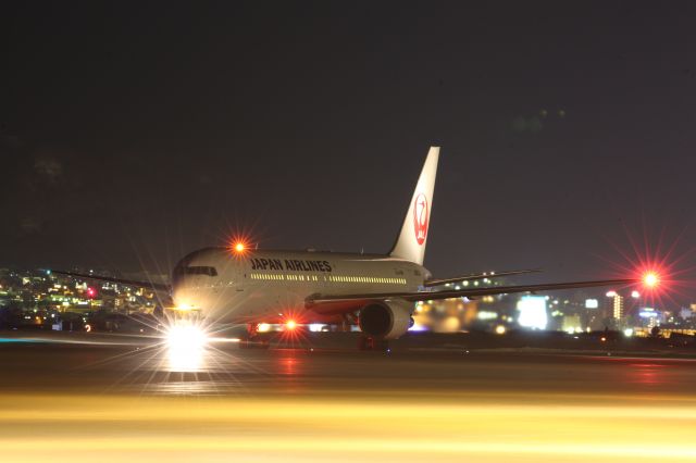 BOEING 767-300 (JA611J) - 04 March 2016:HKD-HND.