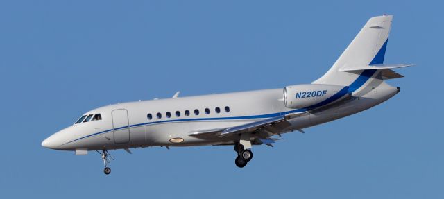 Dassault Falcon 2000 (N220DF) - phoenix sky harbor international airport 22FEB20