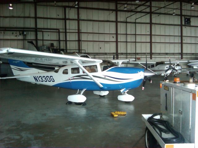 Cessna 206 Stationair (N1330G)