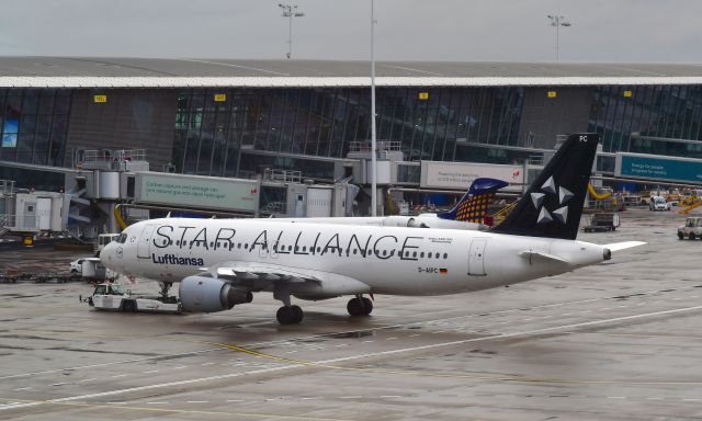 Airbus A320 (D-AIPC) - Lufthansa Airbus A320-211 D-AIPC in Brussels 