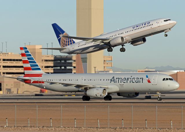 Airbus A321 (N551UW)