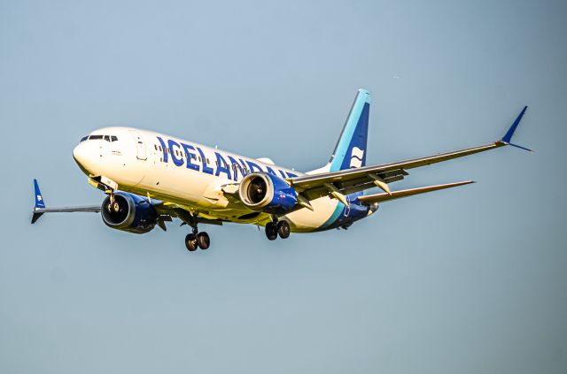 Boeing 737-700 (TF-ICE)