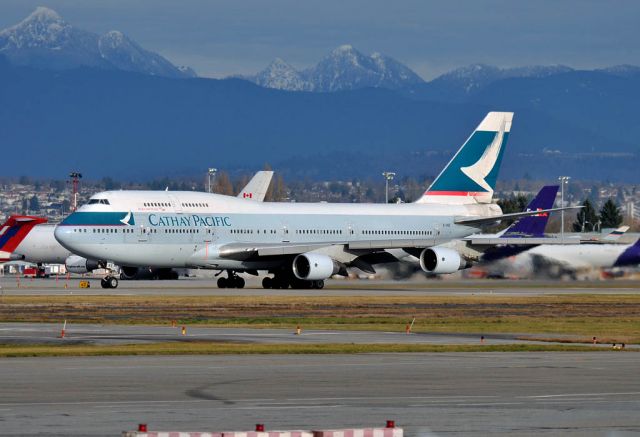 Boeing 747-400 (B-HKE)