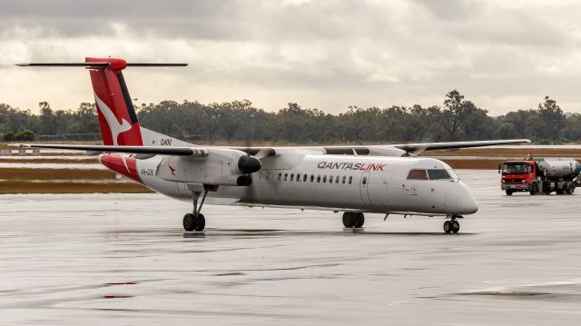 de Havilland Dash 8-400 (VH-QOK)