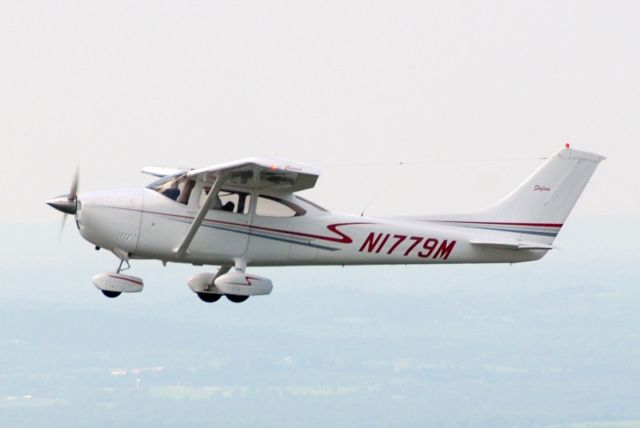 Cessna Skylane (N1779M) - Over Lake Cumberland in August 2009