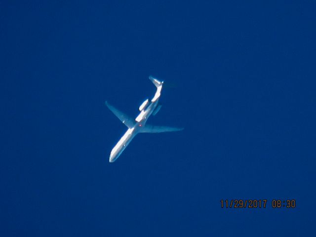 McDonnell Douglas MD-83 (N9677W)
